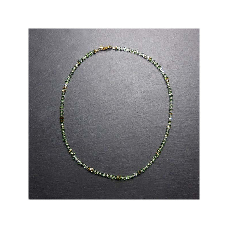 Grüne Apatitkette mit Bergkristall und Goldelementen