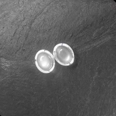 Graue Mondstein Ohrstecker Oval