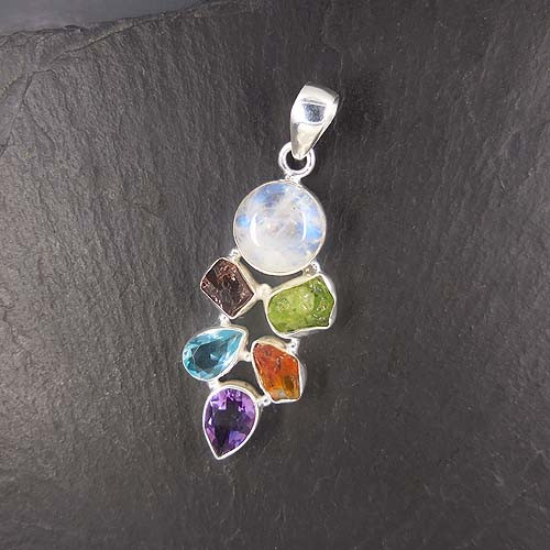 Mondstein Anhänger mit Amethyst, Blautopas, Citrin, Granat und Peridot