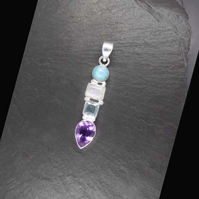 Amethyst Anhänger mit Blautopas, Mondstein und Larimar