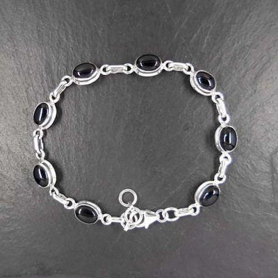 Onyx Armband Oval Cabs