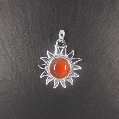 Sonnenanhänger mit Karneol
