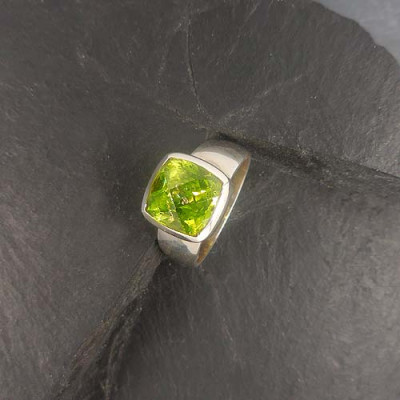Peridot Ring Eckig