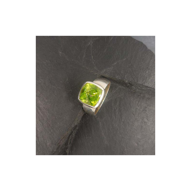 Peridot Ring Eckig