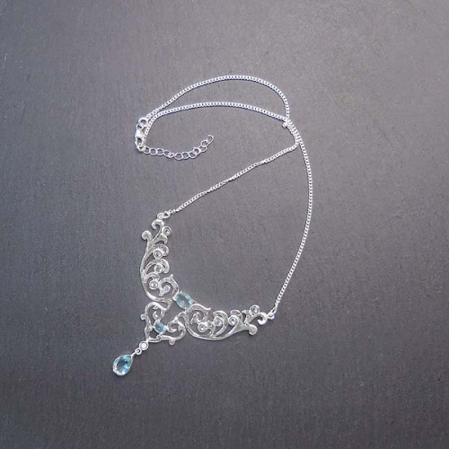 Blautopas Collier