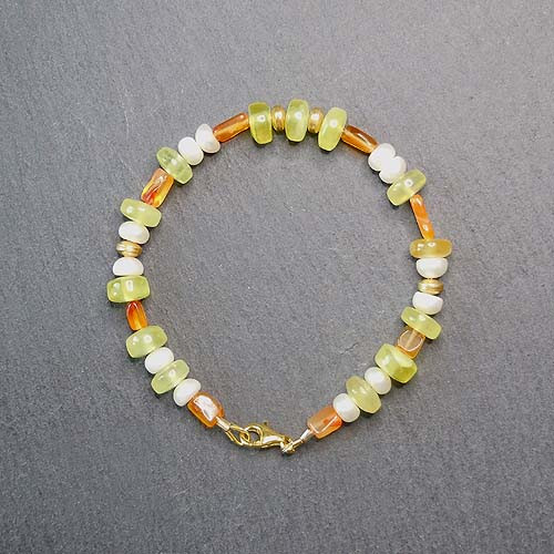Prehnit Armband mit Karneol, Süßwasserperle und Gold