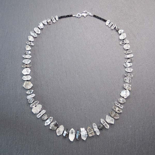 Turmalinquarz Kette mit schwarzem Spinell