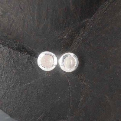 Rosenquarz-Ohrstecker Rund