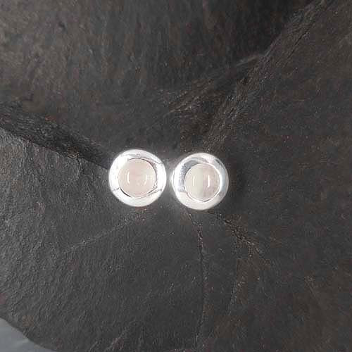 Rosenquarz-Ohrstecker Rund