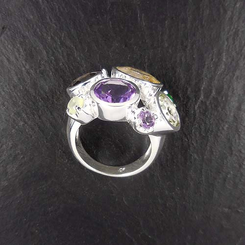 Amethystring mit Rutilquarz, Rauchquarz, Prasiolith u.a