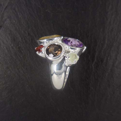 Amethystring mit Rutilquarz, Rauchquarz, Prasiolith u.a