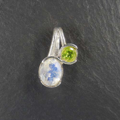 Mondstein Anhänger mit Peridot