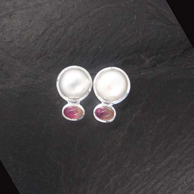 Silberohrstecker mit Süßwasserperle und rosa Turmalin