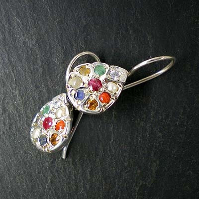 Multicolor Ohrringe mit verschiedenen Edelsteinen