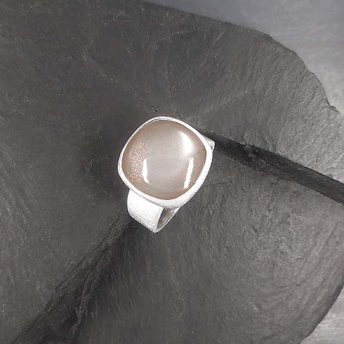 Silberring mit Grau-Rosa Mondstein