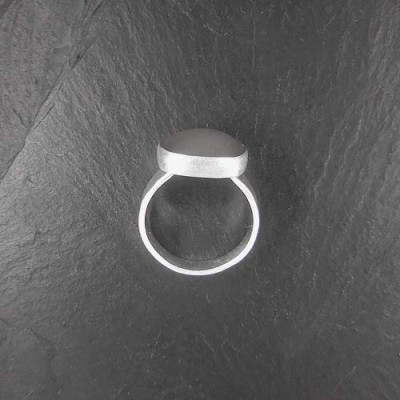 Grau-Rosa Mondstein Ring Eckig