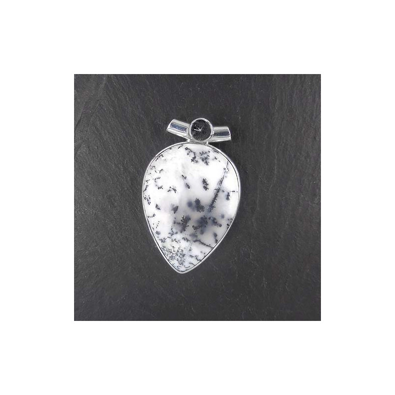 Dendritenopal Anhänger mit Sterndiopsid