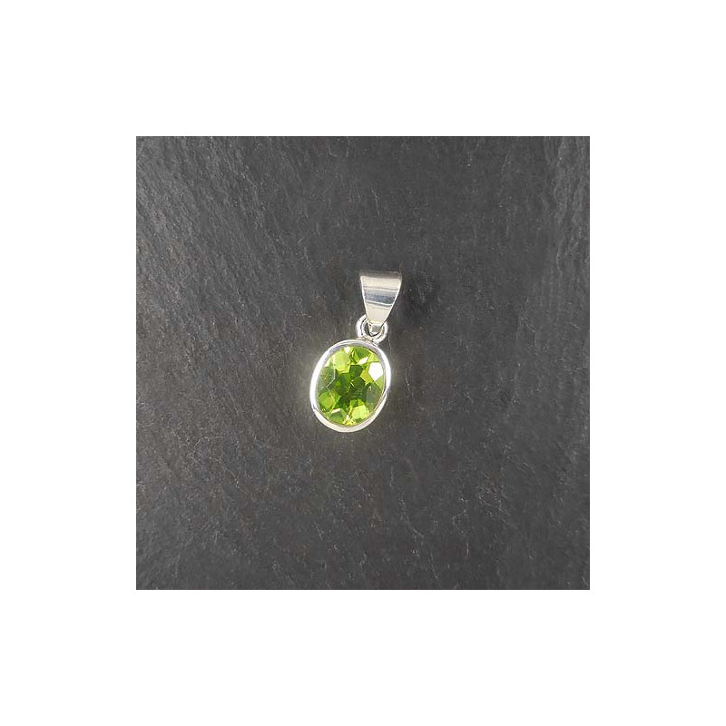 Peridot Anhänger Facettiert