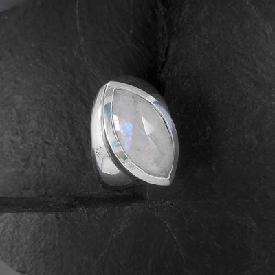 Mondstein Ring Navette