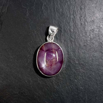 Sternrubin Anhänger Oval