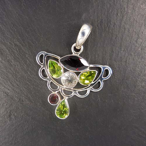 Anhänger mit Peridot, Bergkristall und Granat
