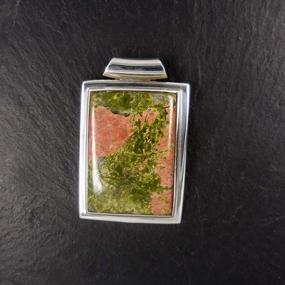 Epidot-Anhänger (S9e)