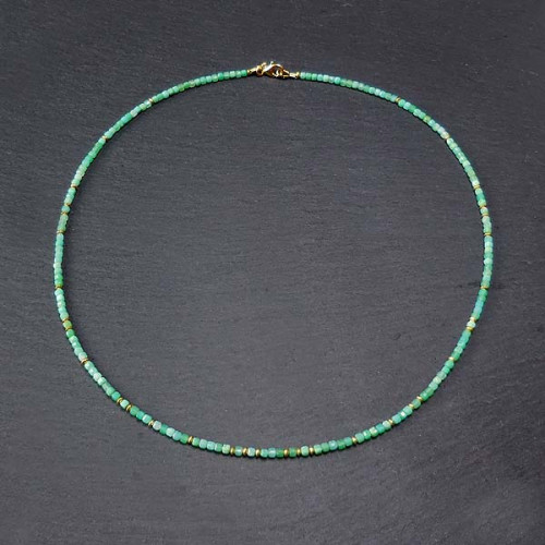 Chrysopraskette mit vergoldeten Zwischenperlen