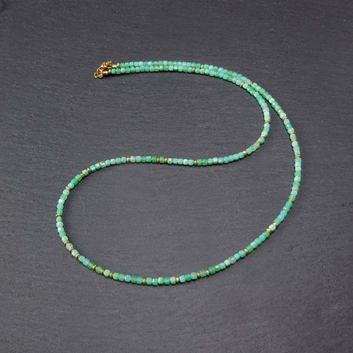 Chrysopraskette mit vergoldeten Zwischenperlen
