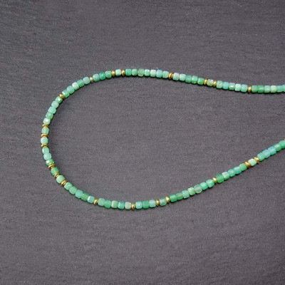Chrysopraskette mit vergoldeten Zwischenperlen