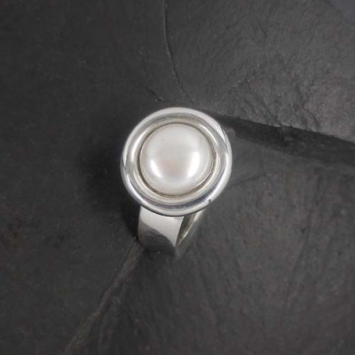 Ring mit Süßwasserperle