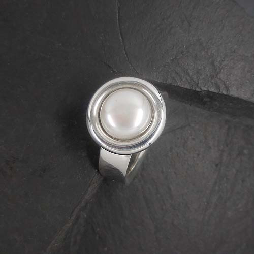 Ring mit Süßwasserperle