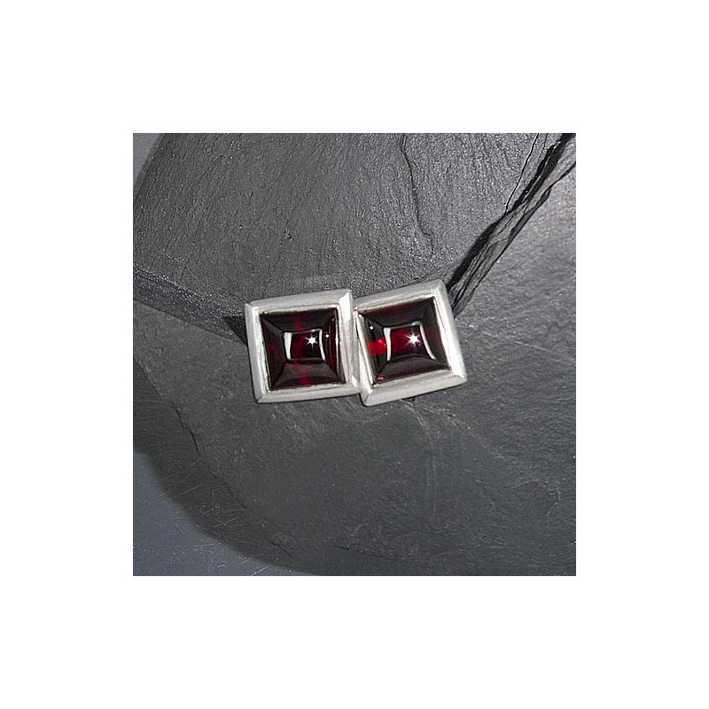 Granat Ohrstecker Quadrat