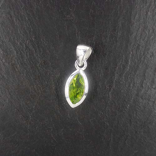 Peridot Anhänger Navette