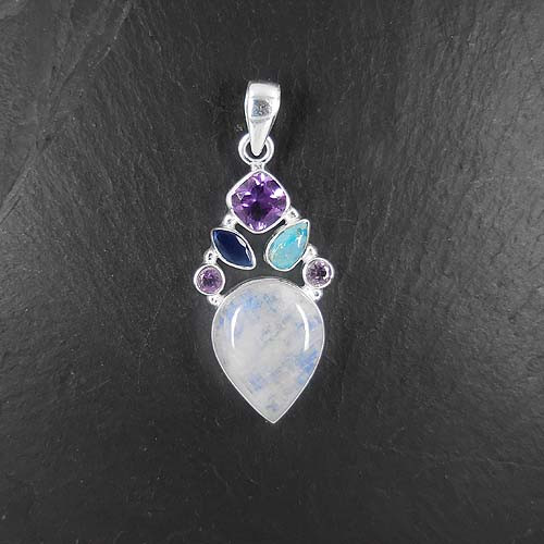 Mondsteinanhänger mit Amethyst, Iolit und Türkis