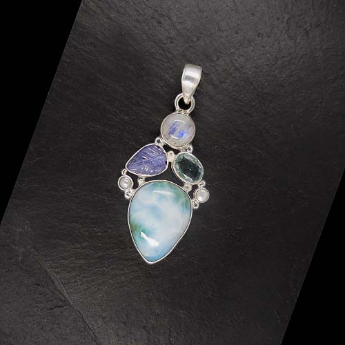 Larimar Anhänger mit Mondstein, Tansanit, Blautopas und Perle
