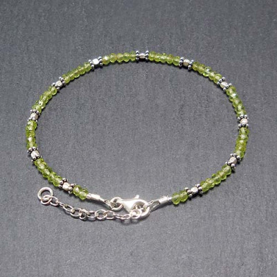 Peridot Armband mit Silberperlen