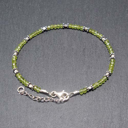 Peridot Armband mit Silberperlen