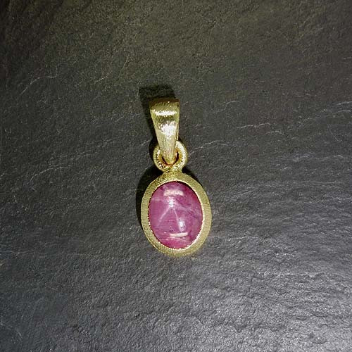 Sternrubin Anhänger Vergoldet