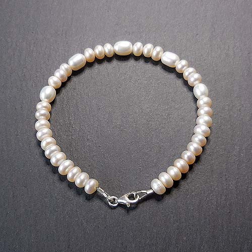 Armband aus Süßwasserperlen