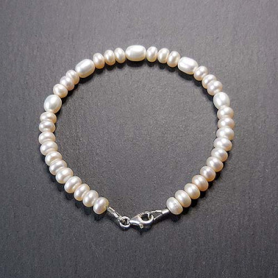 Armband aus Süßwasserperlen