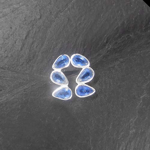 Kyanit Ohrstecker 3 Steine