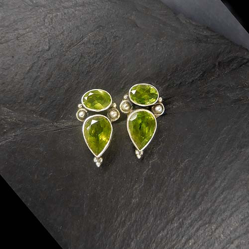 Peridot Ohrstecker mit 2 Steinen