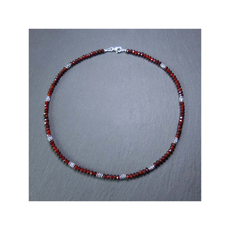 Granatkette mit Silber