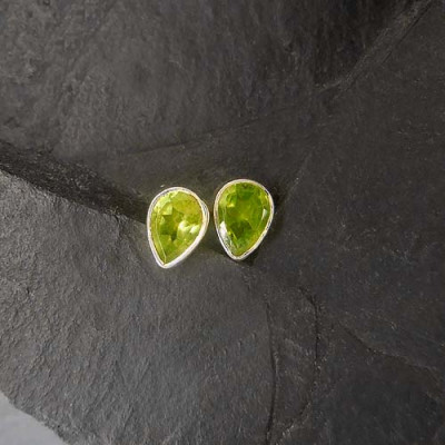 Peridot Ohrstecker Tropfen