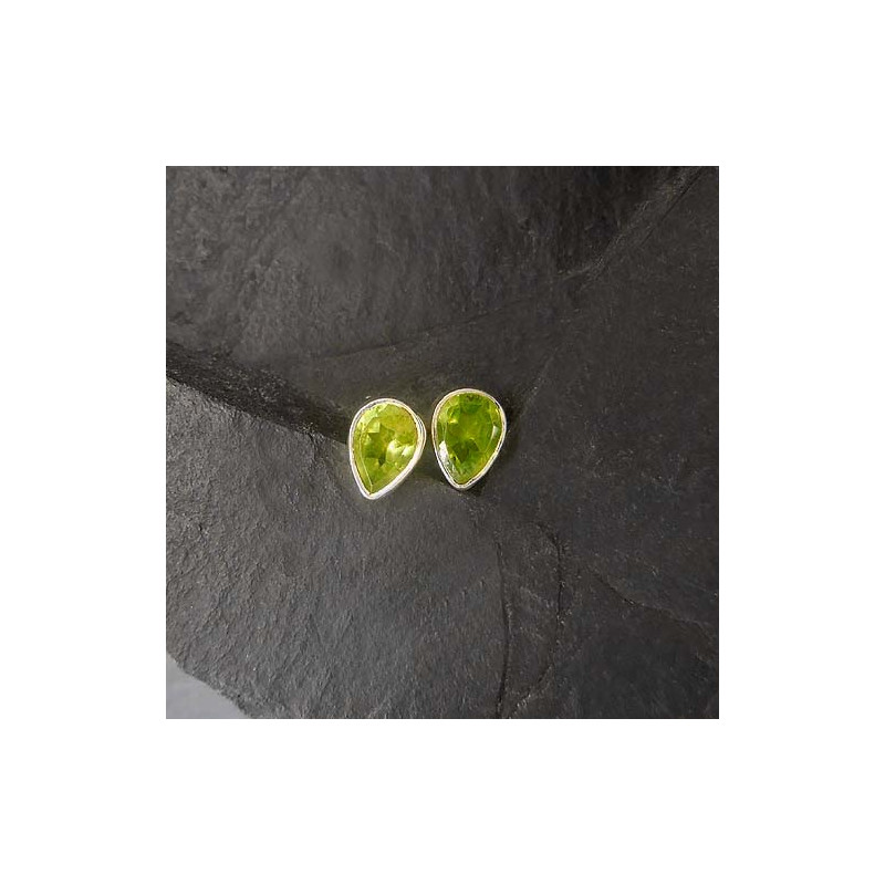 Peridot Ohrstecker Tropfen