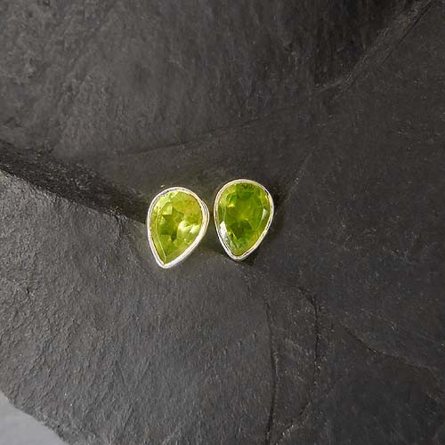 Peridot Ohrstecker Tropfen