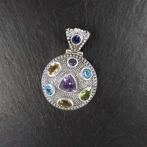 Amethystanhänger mit Blautopas, Citrin, Iolit und Peridot
