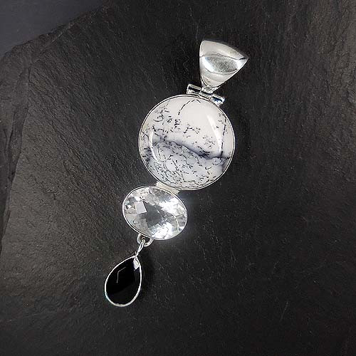 Dendritenopal Anhänger mit Bergkristall und Onyx