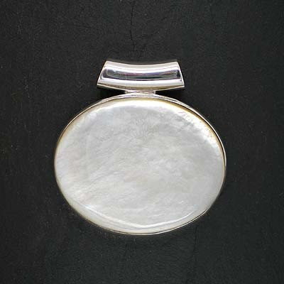 Anhänger mit Perlmutt (S9 oval)