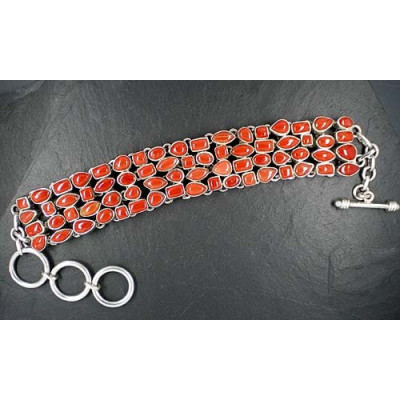 Armband mit Koralle